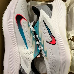 WMNS NIKE ZOOM WINFLO 7 ( Women’s size: 9.5)